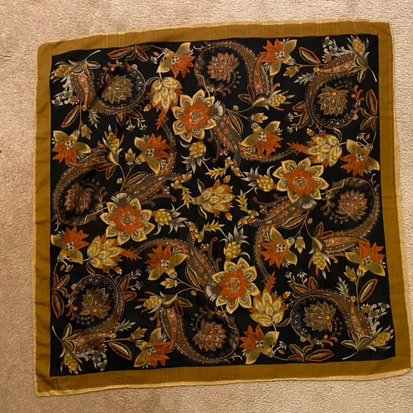 Set of three autumn scarves - Picture 6 of 7